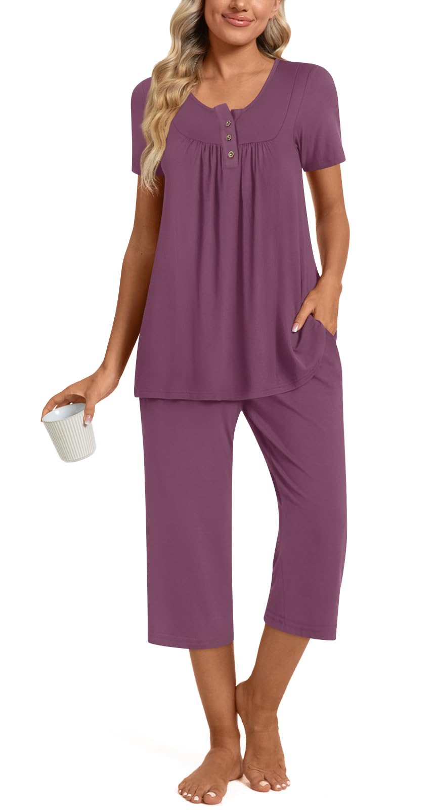 Womens Summer Pajama Sets 2 Piece Short Sleeve Top and Capri Pants Plus Size Ladies Lounge Pjs Sets with Pockets