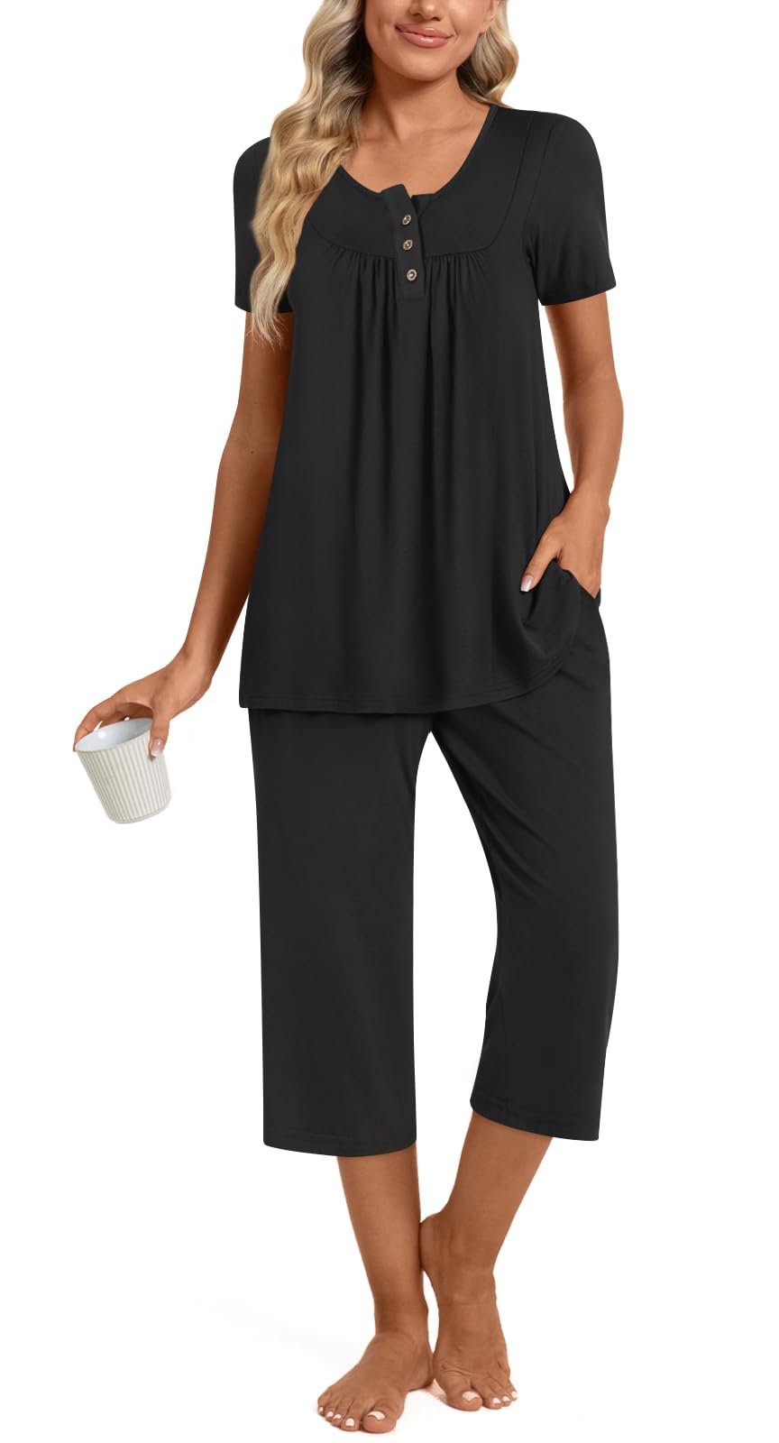 Womens Summer Pajama Sets 2 Piece Short Sleeve Top and Capri Pants Plus Size Ladies Lounge Pjs Sets with Pockets