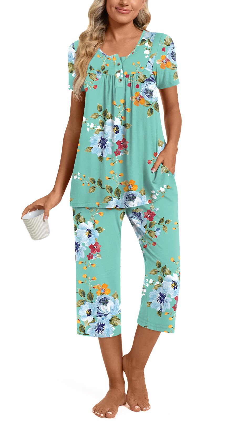 Womens Summer Pajama Sets 2 Piece Short Sleeve Top and Capri Pants Plus Size Ladies Lounge Pjs Sets with Pockets