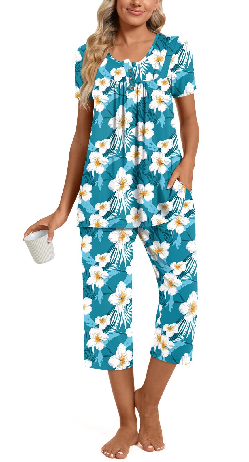 Womens Summer Pajama Sets 2 Piece Short Sleeve Top and Capri Pants Plus Size Ladies Lounge Pjs Sets with Pockets