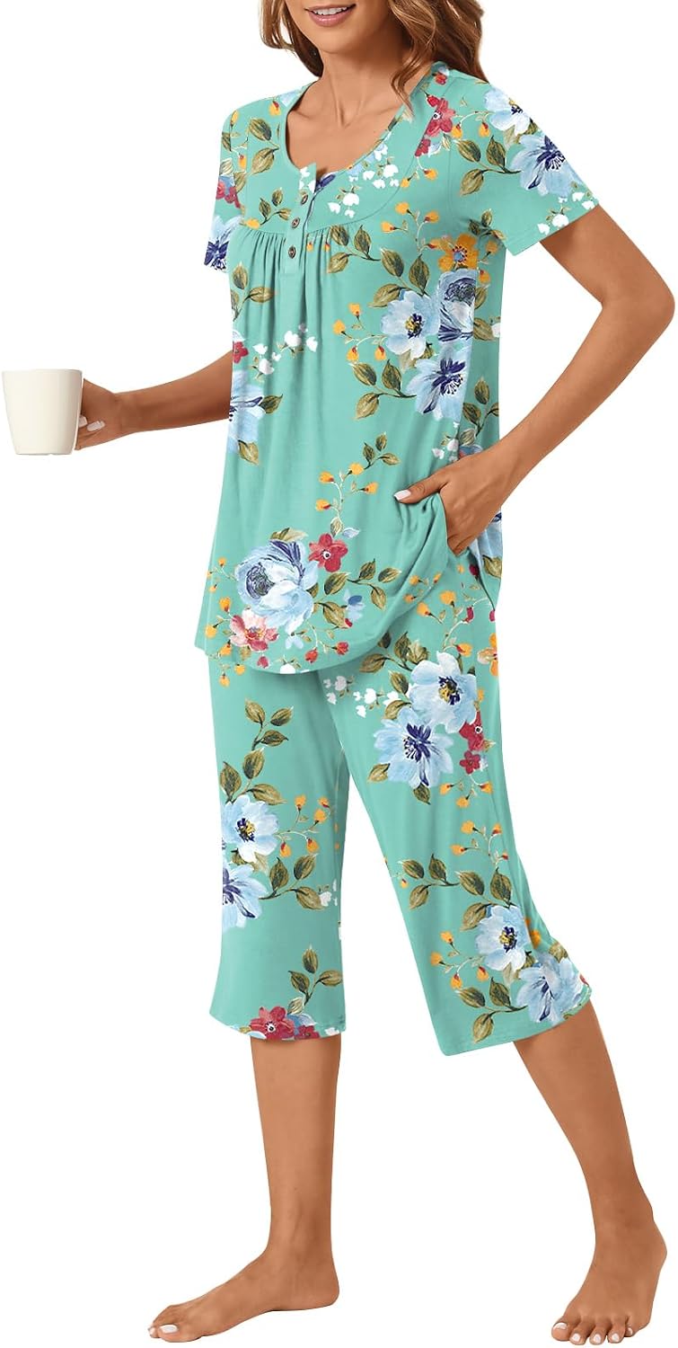 Womens Summer Pajama Sets 2 Piece Short Sleeve Top and Capri Pants Plus Size Ladies Lounge Pjs Sets with Pockets