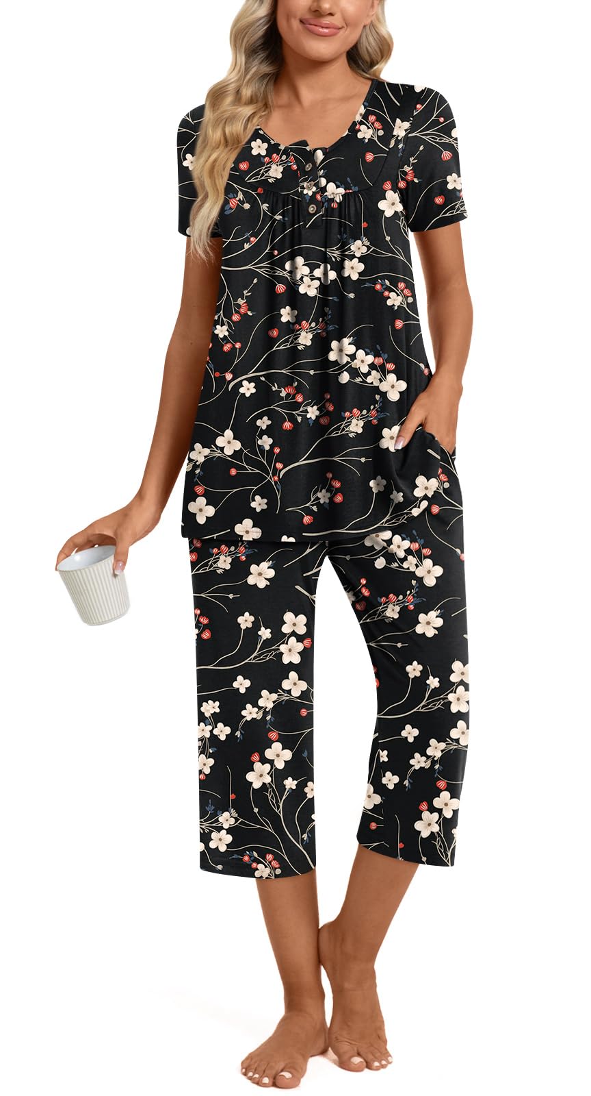 Womens Summer Pajama Sets 2 Piece Short Sleeve Top and Capri Pants Plus Size Ladies Lounge Pjs Sets with Pockets