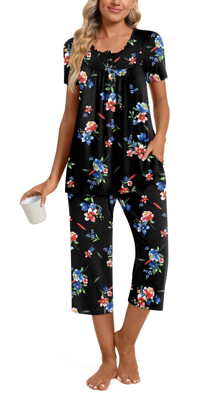 Womens Summer Pajama Sets 2 Piece Short Sleeve Top and Capri Pants Plus Size Ladies Lounge Pjs Sets with Pockets