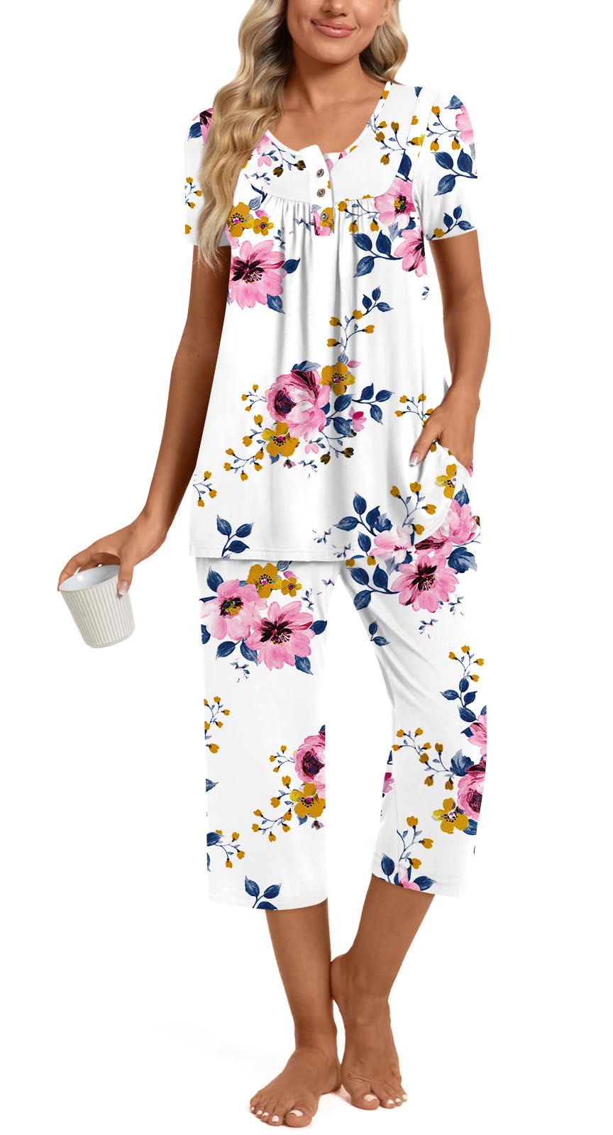 Womens Summer Pajama Sets 2 Piece Short Sleeve Top and Capri Pants Plus Size Ladies Lounge Pjs Sets with Pockets