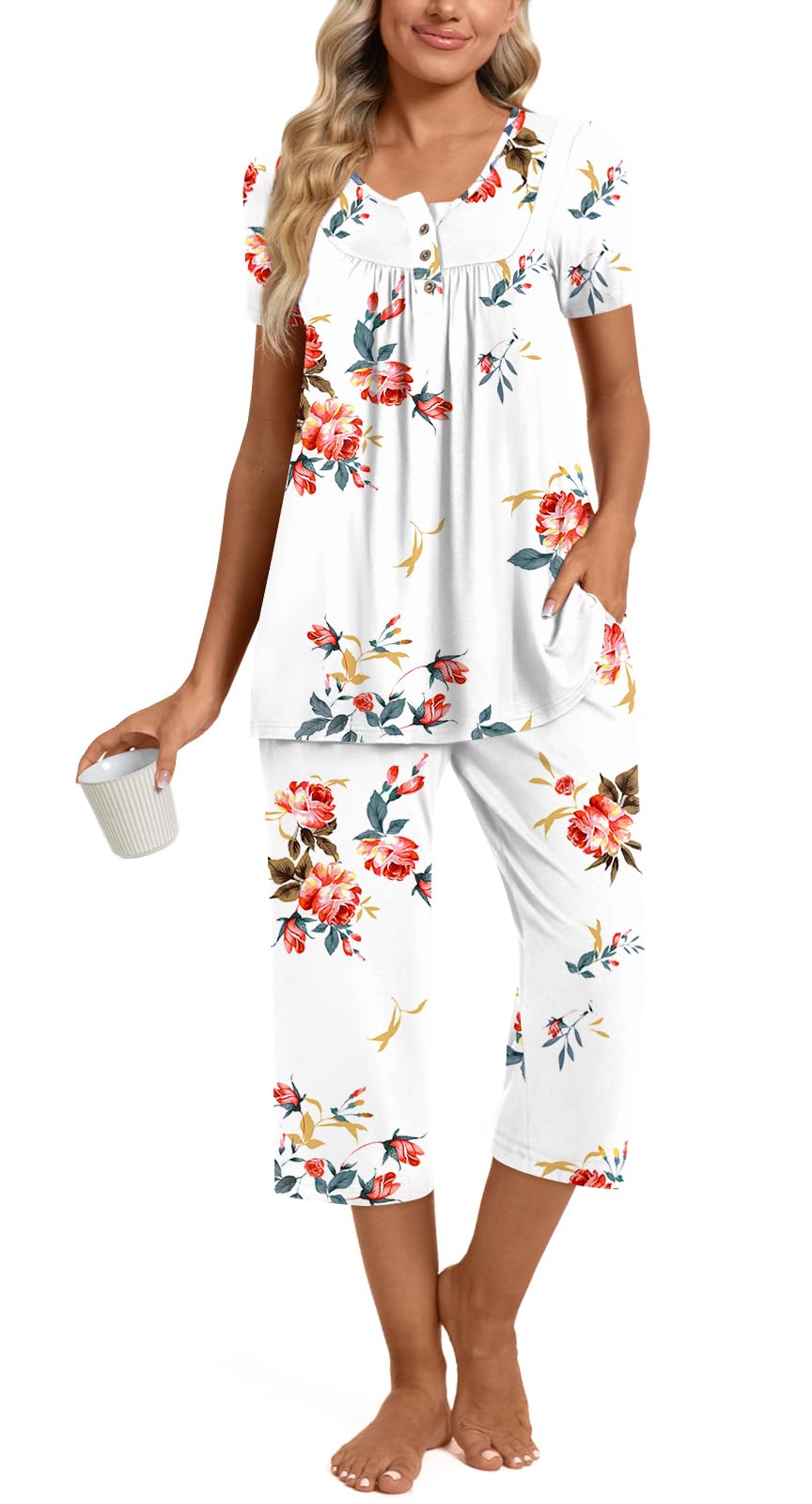 Womens Summer Pajama Sets 2 Piece Short Sleeve Top and Capri Pants Plus Size Ladies Lounge Pjs Sets with Pockets