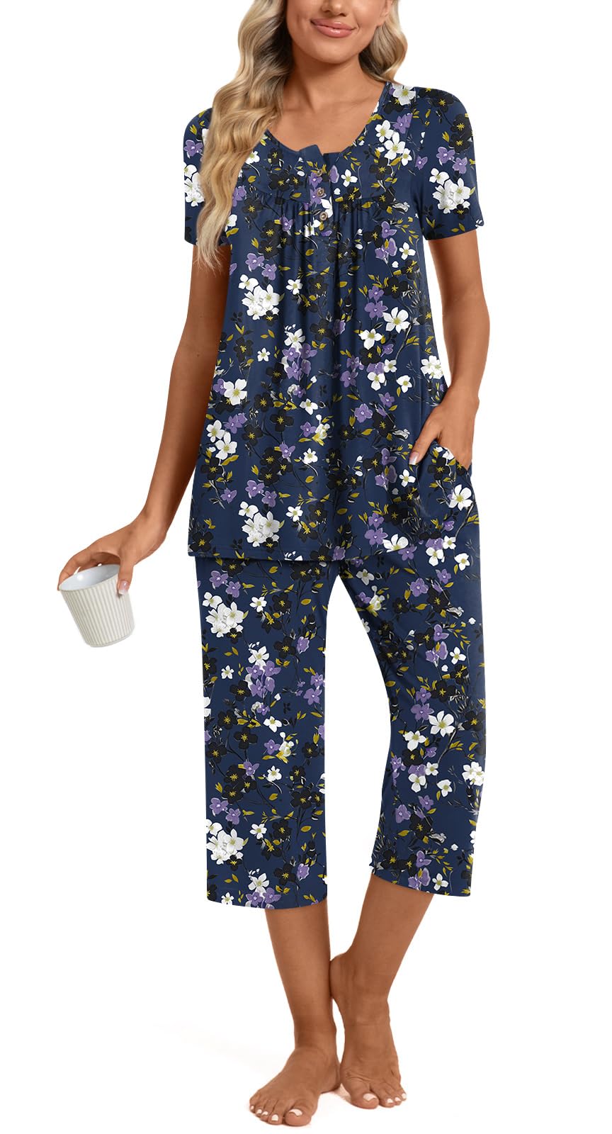 Womens Summer Pajama Sets 2 Piece Short Sleeve Top and Capri Pants Plus Size Ladies Lounge Pjs Sets with Pockets