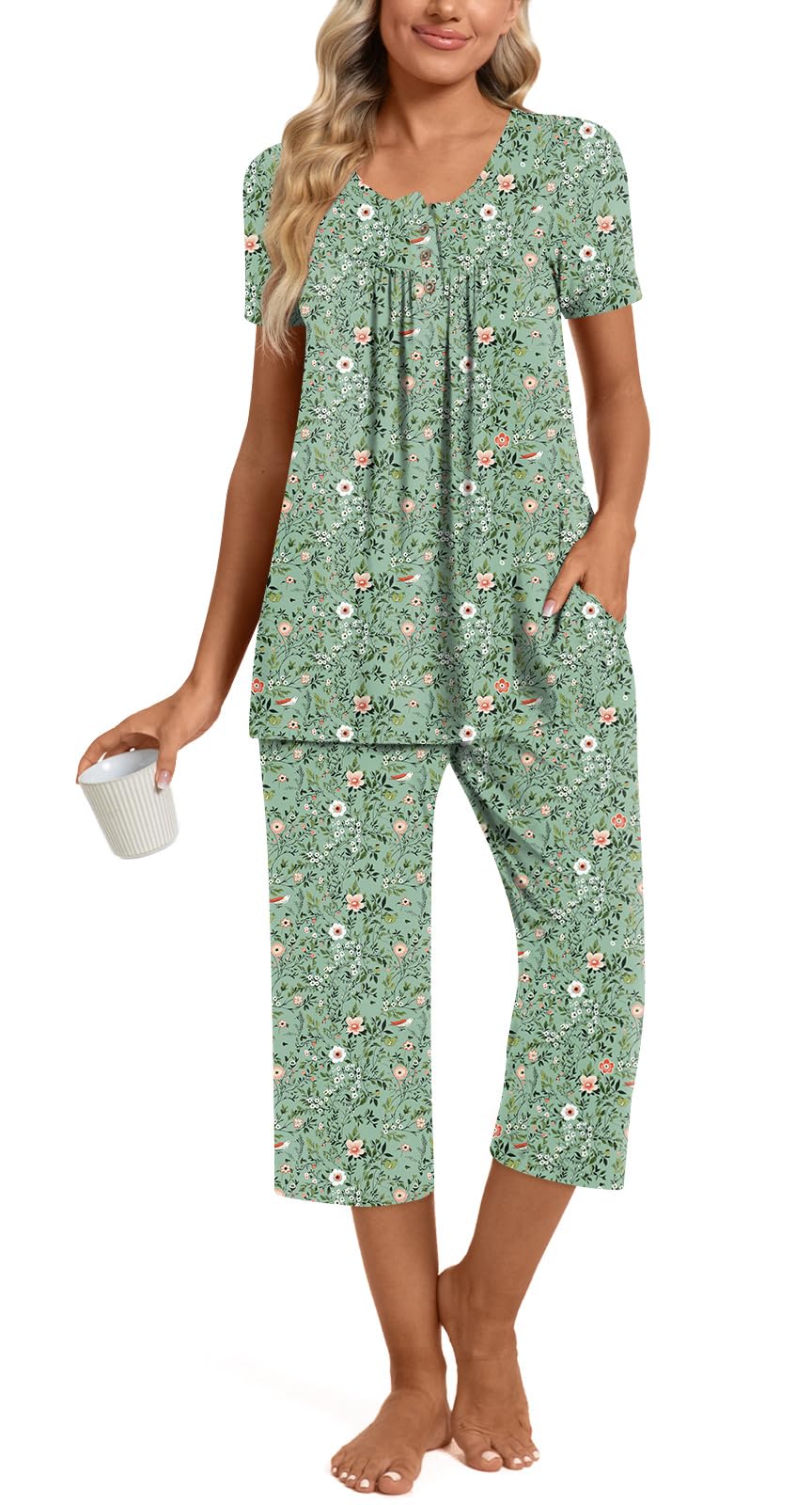 Womens Summer Pajama Sets 2 Piece Short Sleeve Top and Capri Pants Plus Size Ladies Lounge Pjs Sets with Pockets