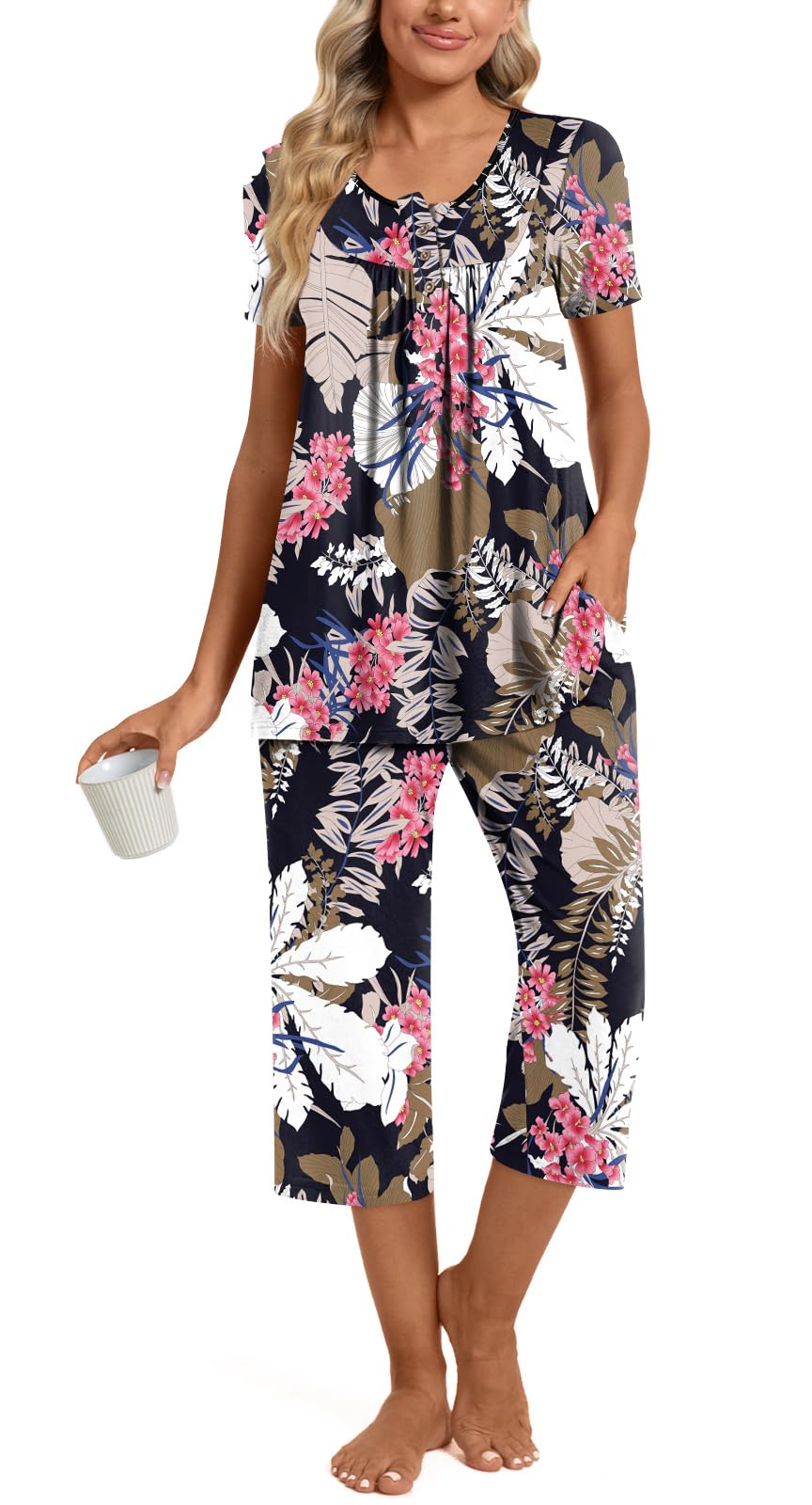 Womens Summer Pajama Sets 2 Piece Short Sleeve Top and Capri Pants Plus Size Ladies Lounge Pjs Sets with Pockets