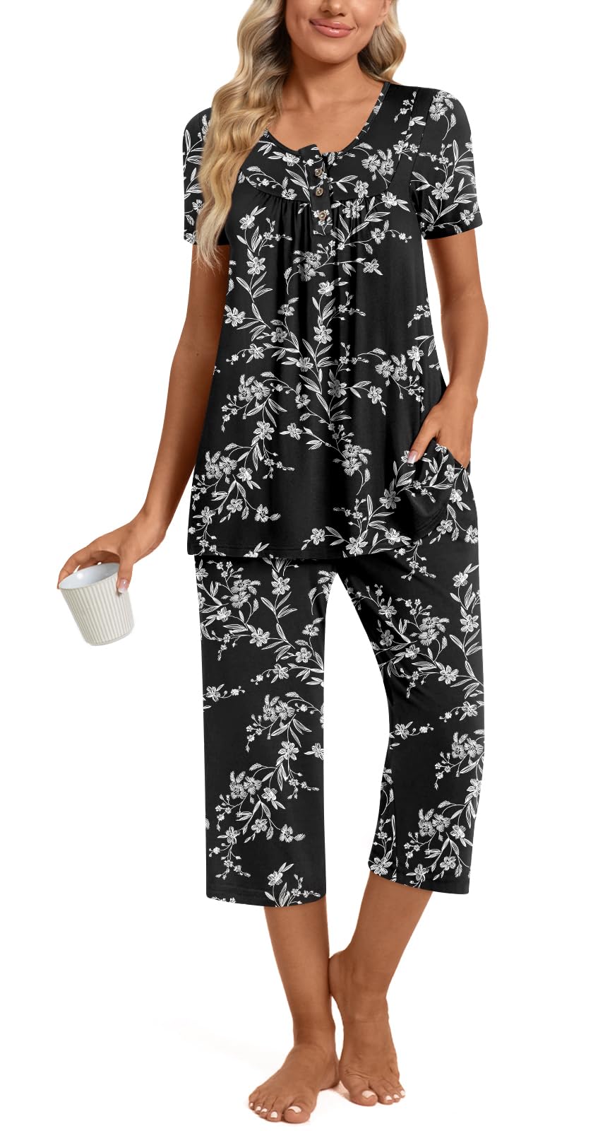Womens Summer Pajama Sets 2 Piece Short Sleeve Top and Capri Pants Plus Size Ladies Lounge Pjs Sets with Pockets