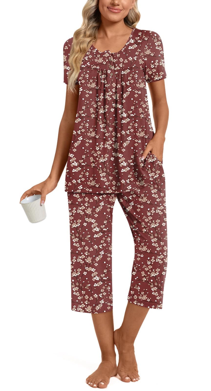 Womens Summer Pajama Sets 2 Piece Short Sleeve Top and Capri Pants Plus Size Ladies Lounge Pjs Sets with Pockets
