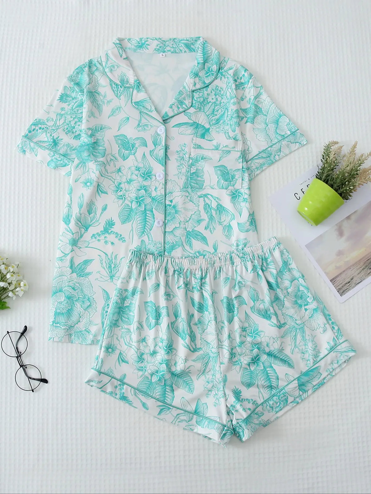2 Counts Women's All Over Print Contrast Binding Lapel Shirt & Shorts Pyjama Set, Back To School Button Front Short Sleeve Top & Elastic Waist Shorts Pj Lounge Set For Fall, Casual Two-piece Sleepwear Loungewear Co-ord Set for Women